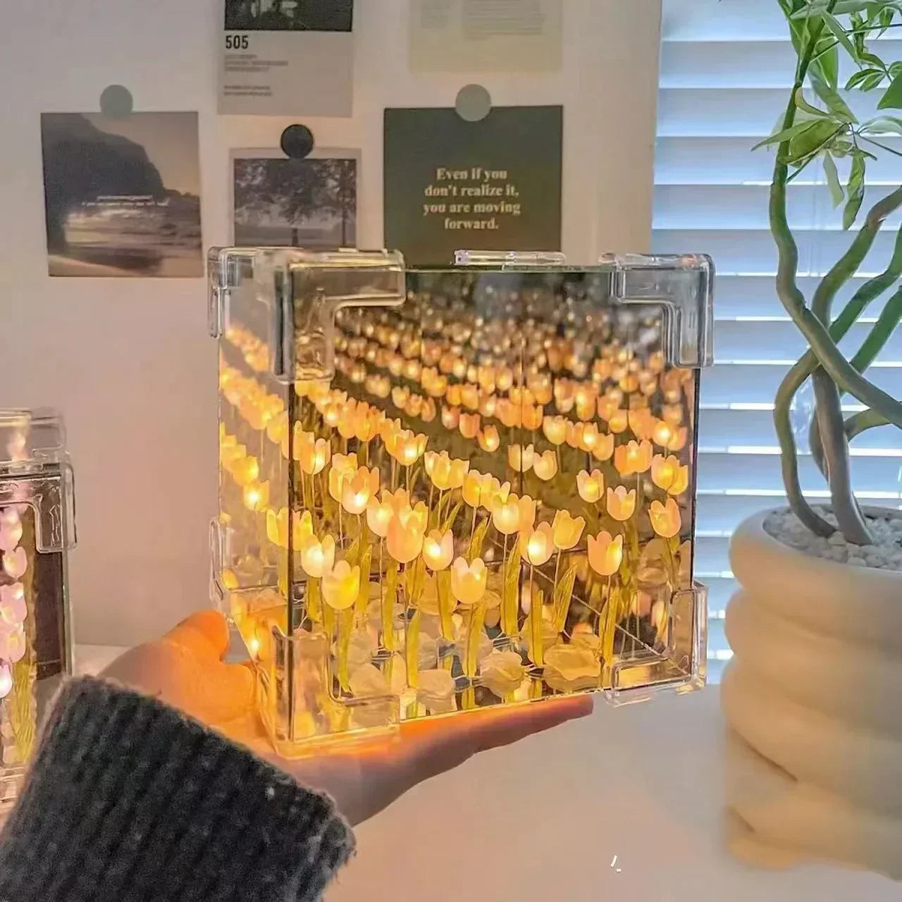 LÁMPARA DE TULIPÁN EN FORMA DE NUBE, CUBO Y CONCHITA