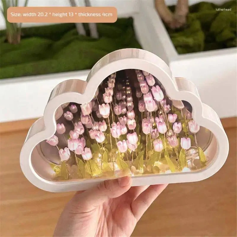 LÁMPARA DE TULIPÁN EN FORMA DE NUBE, CUBO Y CONCHITA